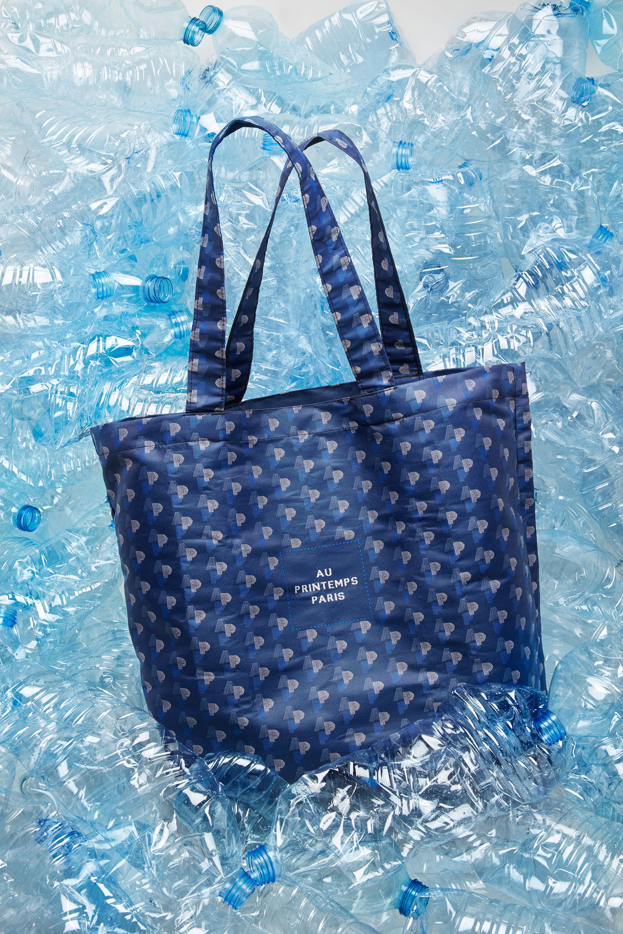 UN SAC SHOPPING REUTILISABLE ET 100 RECYCLE AU PRINTEMPS PARIS